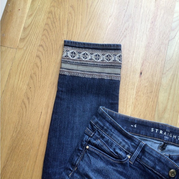 WHBM Straight Crop Embroidered Hem Classic Rise Crop Jeans size 4 - Picture 9 of 12